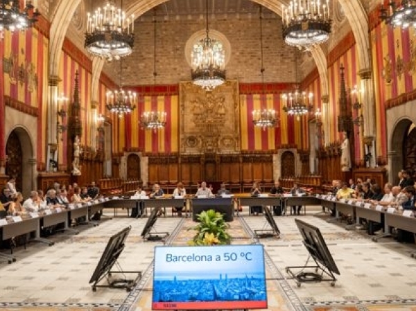 S'inicia el projecte 'Barcelona a 50 ºC' per preparar la ciutat davant episodis de calor extrema S'inicia el projecte 'Barcelona a 50 ºC' per preparar la ciutat davant episodis de calor extrema